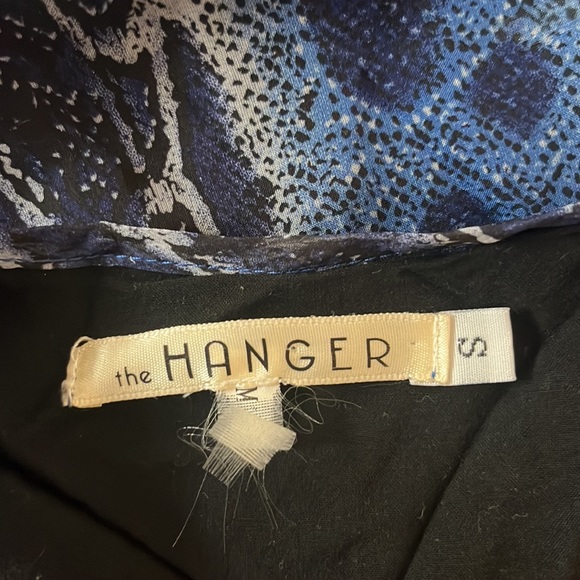 Flowy Dress with Open Back - Picture 4 of 4